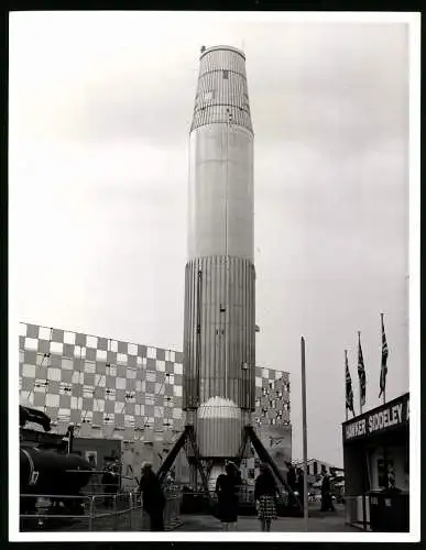 Fotografie USIS Photo, Missile Blue Streak at the Fanrborough Air Show 1961