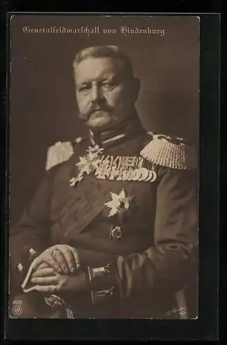 AK Generalfeldmarschall Paul von Hindenburg mit Eisernem Kreuz