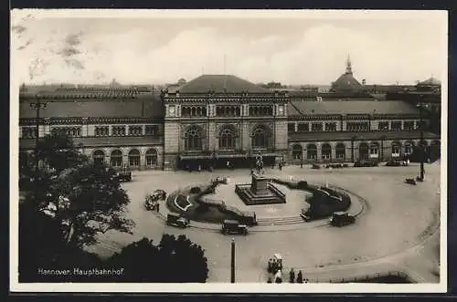 AK Hannover, Hauptbahnhof mit Reiterdenkmal, Autos