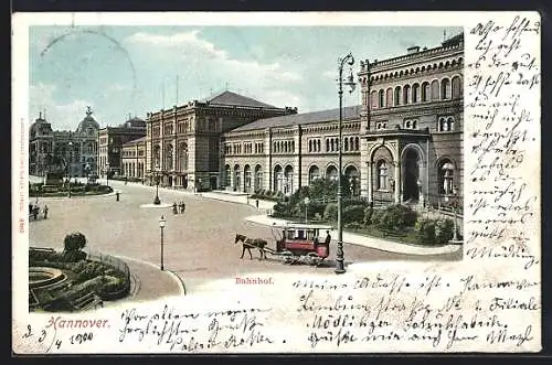 AK Hannover, Bahnhof mit Pferdekutsche und Denkmal