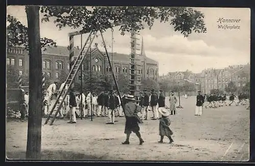 AK Hannover, Welfenplatz, Soldaten beim Hindernis