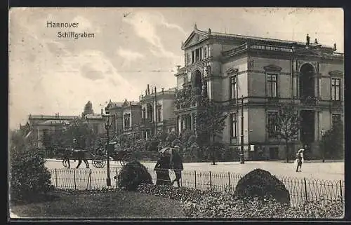 AK Hannover, Strasse am Schiffgraben mit Passanten