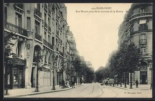 AK Paris, Rue Mozart prise de la chaussée de la Muette