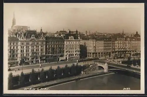 AK Wien, Strassenbahn am Kai, Gasthaus Zum Roten Turm