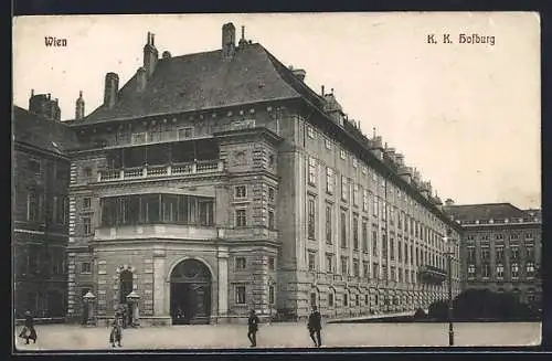 AK Wien, K. k. Hofburg mit Passanten