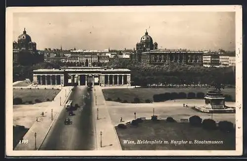 AK Wien, Heldenplatz m. Burgtor und Staatsmuseum