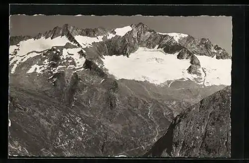 Foto-AK Emanuel Gyger: Saas-Tal, Der Portjengrat mit verschneitem Gipfel