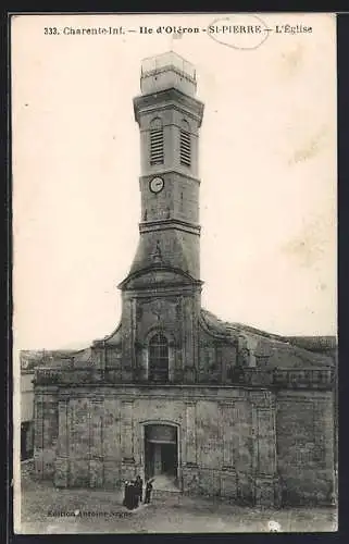 AK Saint-Pierre-d`Oléron, L`Église avec son clocher et horloge