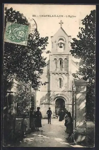 AK Châtelaillon, L`Église et ses visiteurs devant les grilles