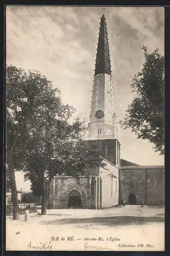 AK Ars-en-Ré, L`Eglise avec son clocher distinctif sur l`île de Ré