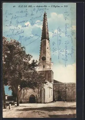 AK Ars-en-Ré, L`Église avec son clocher distinctif sur l`île de Ré