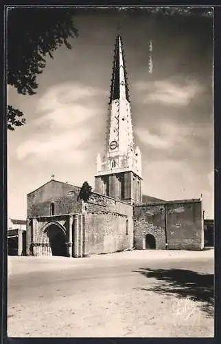 AK Ars en Ré /Ile de Ré, L`église et son clocher caractéristique