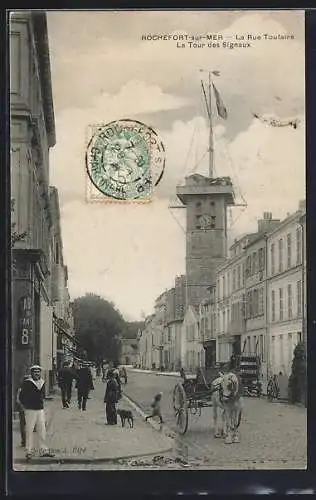 AK Rochefort-sur-Mer, La Rue Toufaire et La Tour des Signaux