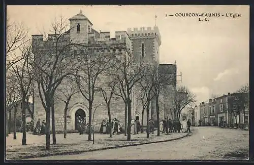 AK Courcon-d`Aunis, L`Église et la place avec des passants