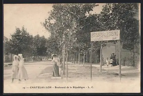 AK Chatelaillon, Boulevard de la République avec pâtisserie du Casino