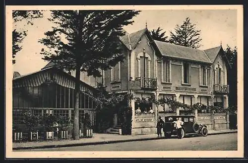 AK Chatelaillon, Hôtel de France et Restaurant avec voiture ancienne devant l`entrée