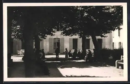 AK Le Gua, Maison des Vieillards sinistrés de Royan, Cour d`Entrée