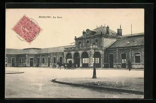 AK Moulins, La Gare, Pferdekutsche am Bahnhof