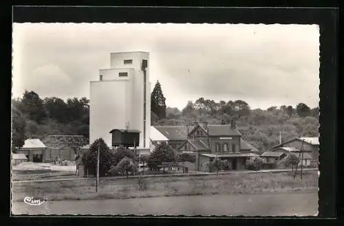 AK Sains-Richaumont /Aisne, La Gare, les Silos et Magasins de la Coopérative Agricole