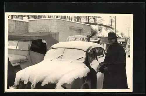 Foto-AK Auto Tatra, über Nacht eingeschneites KFZ