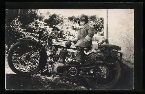 Foto-AK Lloyd-Motorrad mit Kennzeichen IIZ-4866, Kleiner Junge