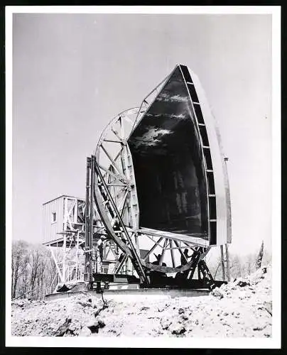 Fotografie USIS Photo, Ansicht Holmdel / NJ, the Ear Radio Receiver at Bell Telephone Laboratories, Echo I Satellite