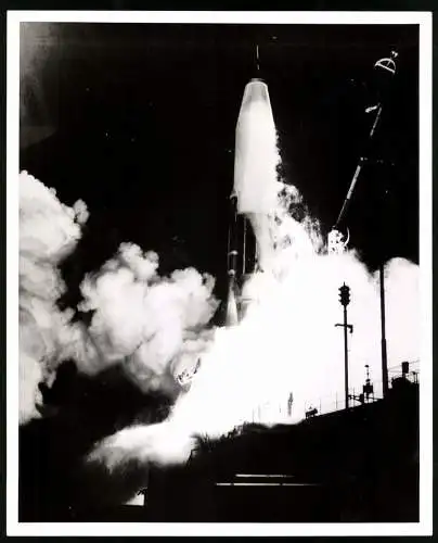 Fotografie USIS Photo, Vienna, start der Atlas Rakete am 19.12.1958, Grossformat 21 x 26cm