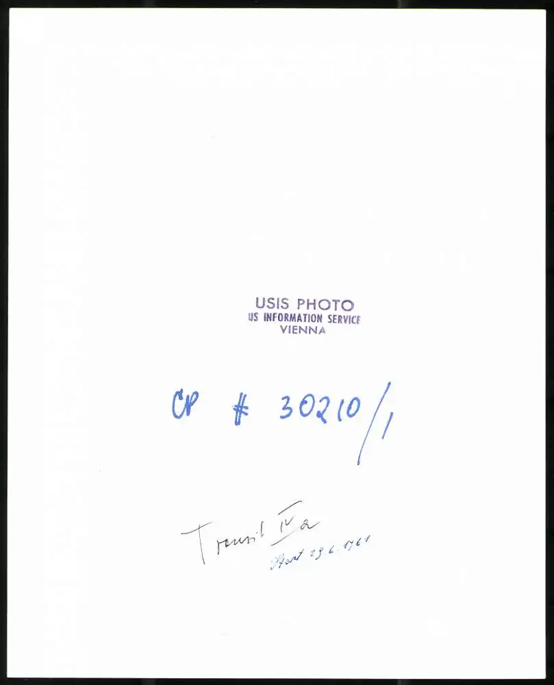 Fotografie USIS Photo, Vienna, Injun 1 and SOLRAD 3 satellites Satellite in a Transit 4A Rocket, 1961, 21 x 26cm 1