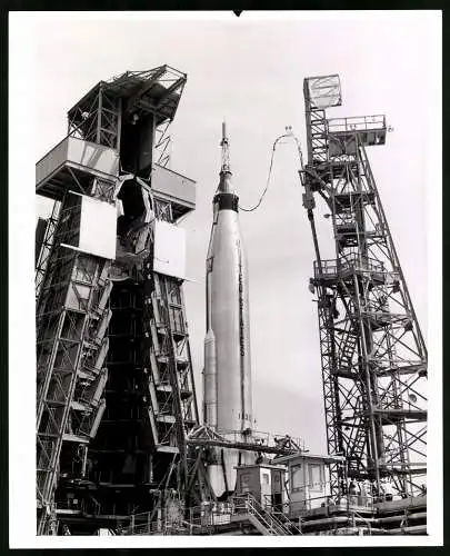 Fotografie USIS Photo, Mercury Spacecraft, Sigma 7 Space capsule with Astronaut Walter Schirra at top of Atlas Rocket