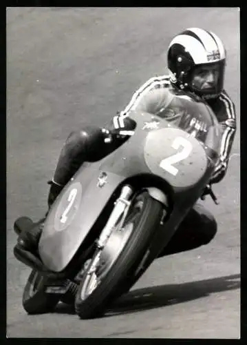 Fotografie D. Lob, Leipzig, Rennfahrer Phil Read auf seiner MV Augusta Rennmotorrad, Motorradrennen