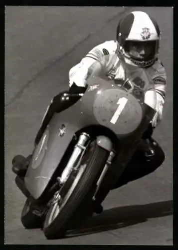 Fotografie D. Lob, Leipzig, Motorradrennfahrer Giacomo „Ago“ Agostini auf MV Augusta mit Startnummer 1, Motorrad Rennen