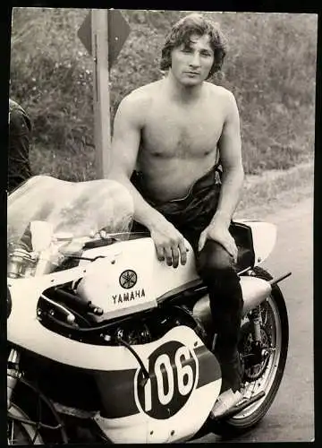 Fotografie Walter Rohrlapper, Leipzig, Motorrad Rennfahrer auf Yamaha Motorrad mit Startnummer 106