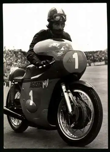 Fotografie D. Lob, Leipzig, Giacomo Agostini auf MV-Augusta mit Startnummer 1, Motorradrennen