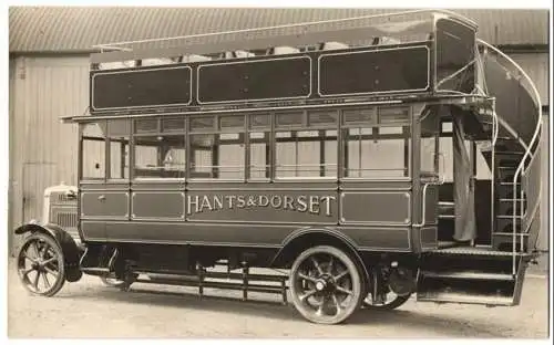 Fotografie unbekannter Fotograf und Ort, Carriage Bus der Hants & Dorset Motor Services Ltd mit Holzspeichen, 25 x 16cm