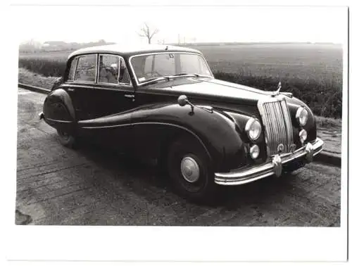 Fotografie unbekannter Fotograf und Ort, Armstrong Siddeley Sapphire mit Kennzeichen 541 GBJ, Playboy Logo an Scheibe