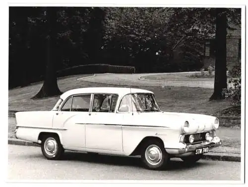 Fotografie unbekannter Fotograf und Ort, Auto Vauxhall Victor FA mit Kennzeichen STM 740