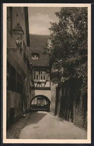 AK Würzburg, Strasse Pfauengasse mit Tor