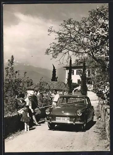 AK Auto VW 1500 vor mediterraner Kulisse