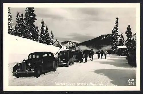 AK Automobile am verschneiten Wegesrand am Stevens Pass in Washington, ein Kennzeichen D-18943