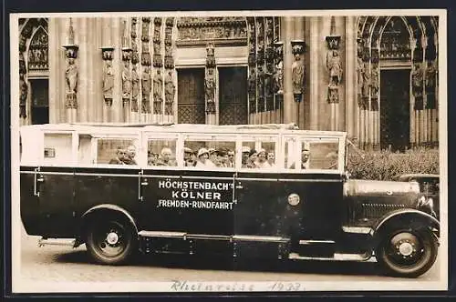 Foto-AK Bus von Höchstenbachs Kölner Fremden-Rundfahrt vor dem Kölner Dom