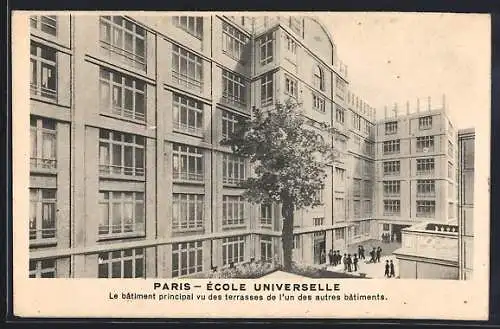 AK Paris, École Universelle, Le bâtiment principal vu des terrasses de l`un des autres bâtiments