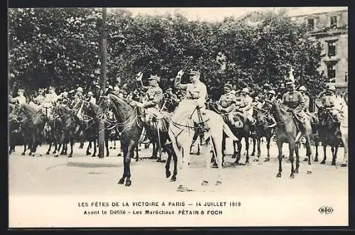 AK Paris, Avant la Défilé, Les Maréchaux Pétain & Foch, Les Fetes de la Victoire 1919