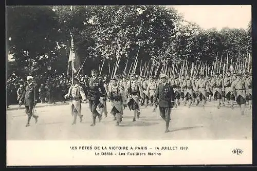 AK Paris, Siegesparade / Fete de la Victoire 14. Juli 1919, Le Defile - Les Fusilliers Marins