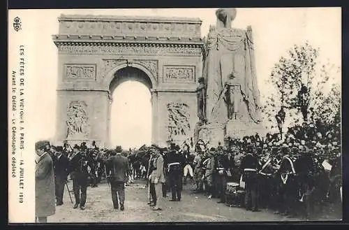 AK Paris, Siegesparade / Fete de la Victoire 14. Juli 1919, Avant le Defile - Le Cenotaphe deplace