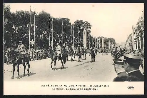 AK Paris, Le Défilé, Le Général de Castelnau, Les Fetes de la Victoire 1919