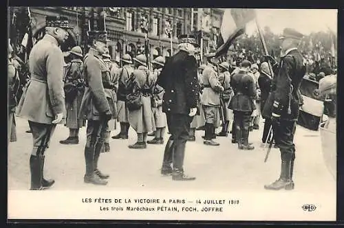 AK Paris, Les trois Maréchaux Pétain, Foch, Joffre, Les Fetes de la Victoire 1919