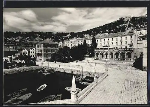 AK Hvar, Ruderboote im Hafen