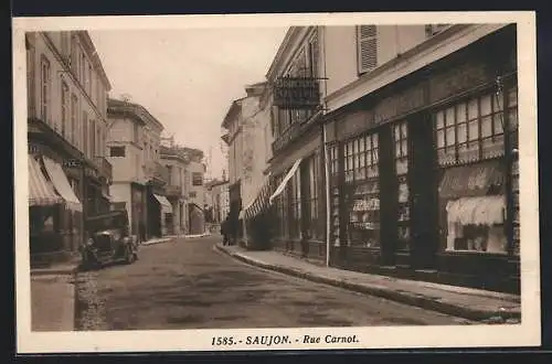 AK Saujon, Rue Carnot avec commerces et voiture