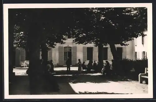 AK Le Gua, Maison des Vieillards sinistrés de Royan, Cour d`Entrée