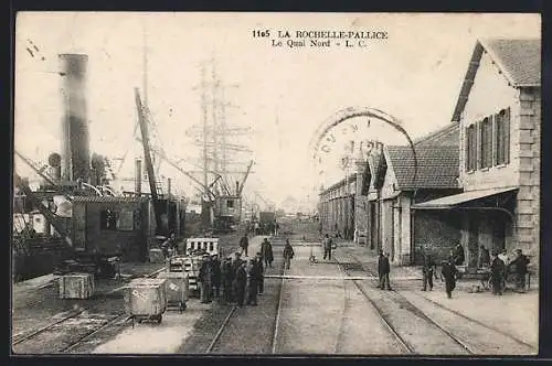 AK La Rochelle-Pallice, Le Quai Nord avec des navires et des ouvriers au port